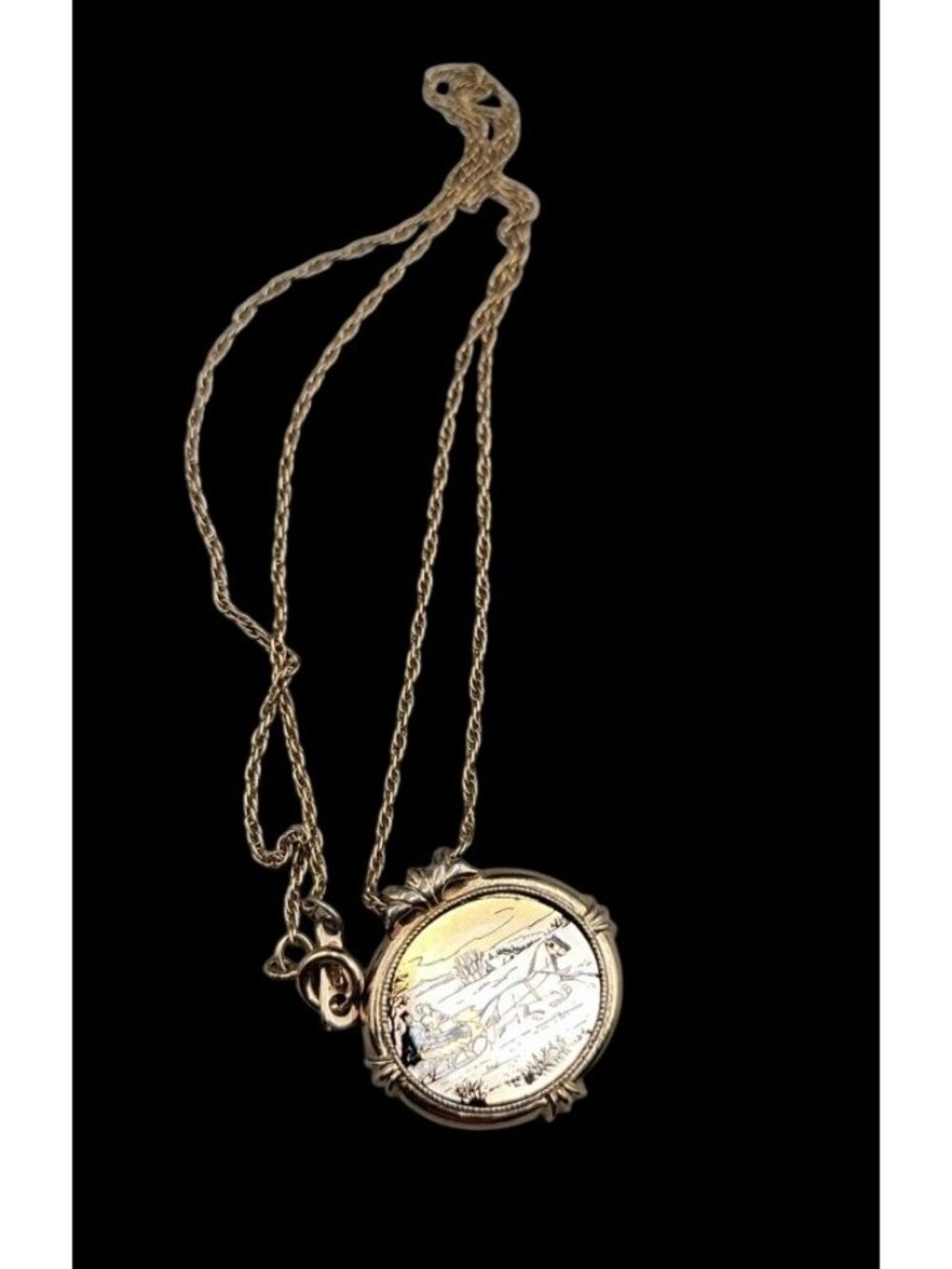Vintage 1982 Avon Country Christmas Pendant Necklace 18" Gold Tone Chain - Picture 9 of 11